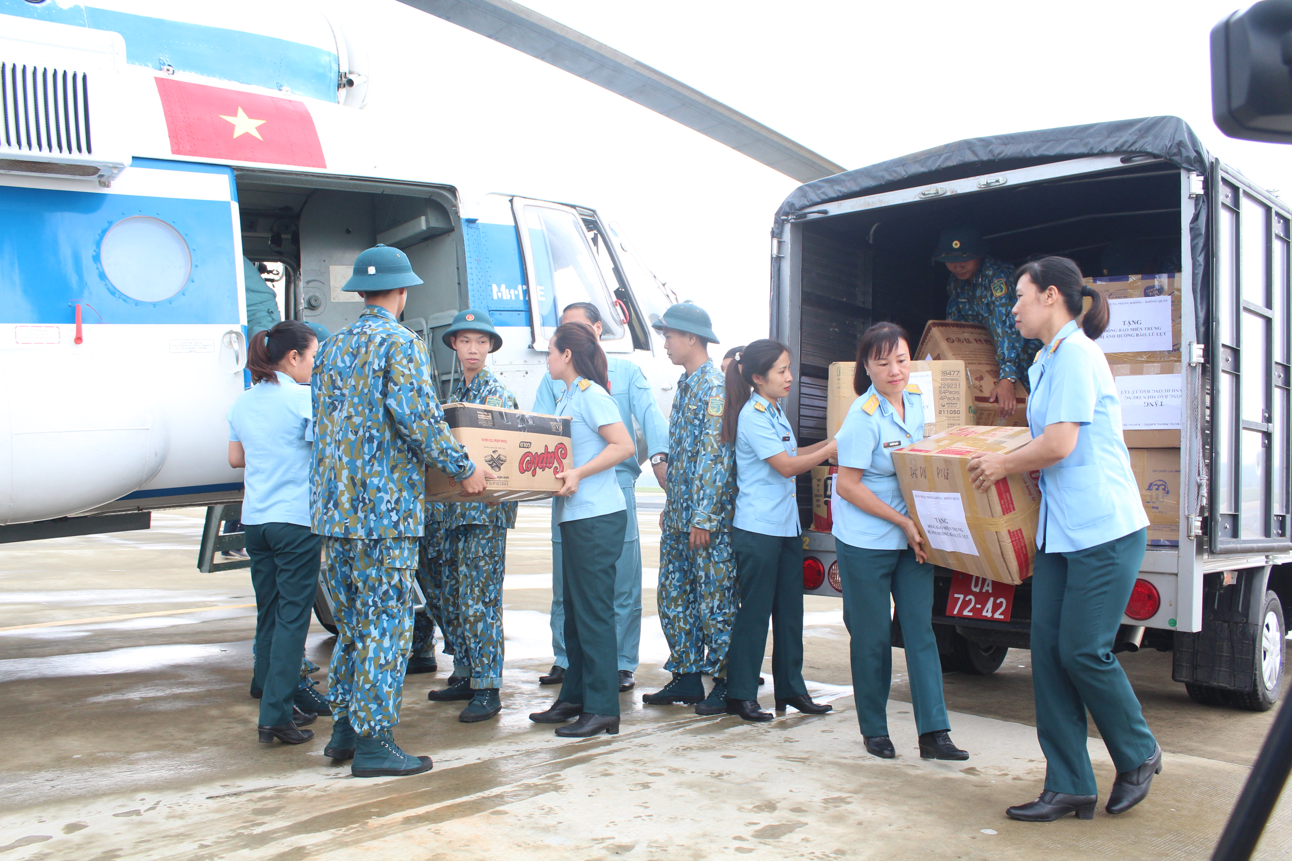 Hội phụ nữ Sư đoàn 372 hướng về nhân dân vùng lũ miền Trung